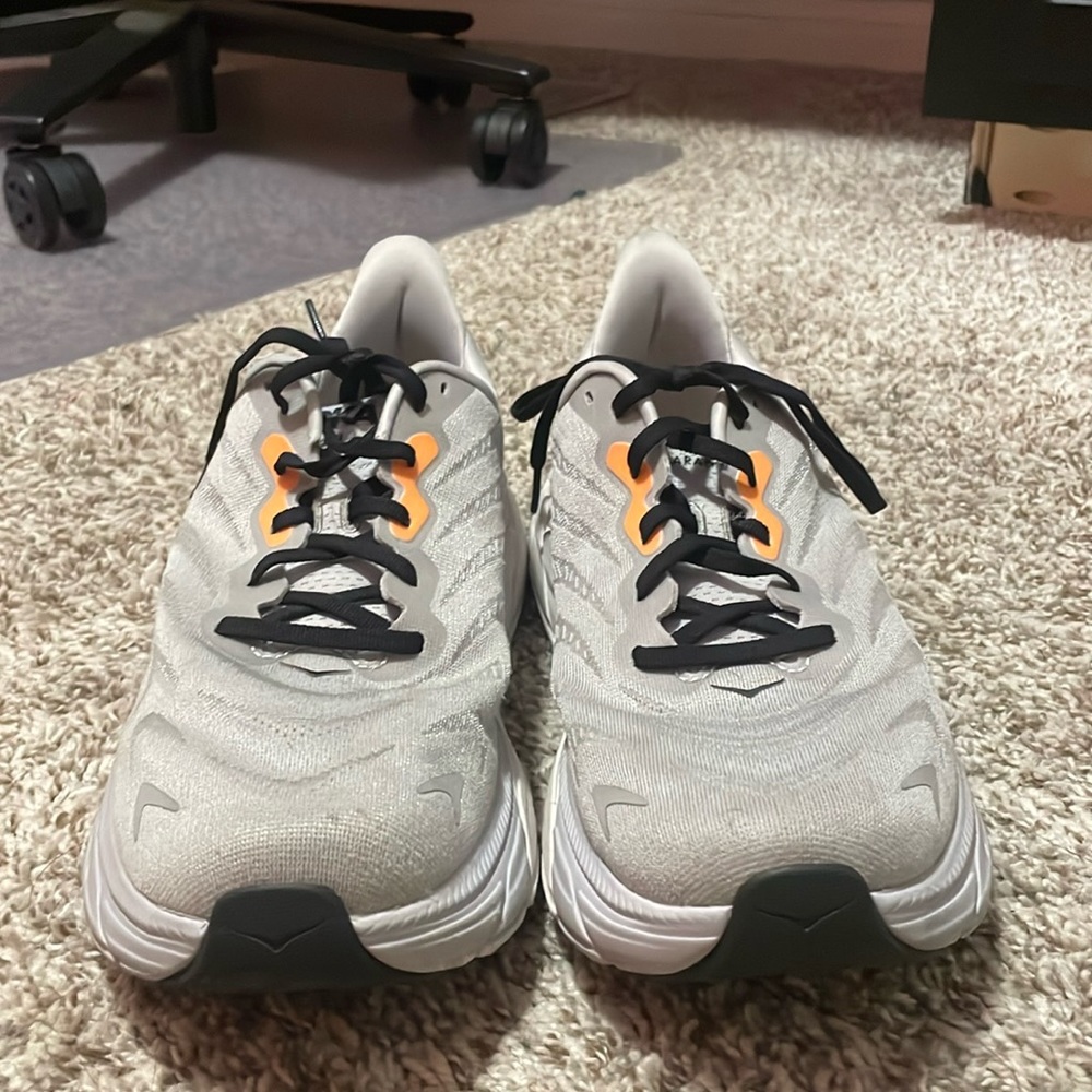Hoka Arahi 6